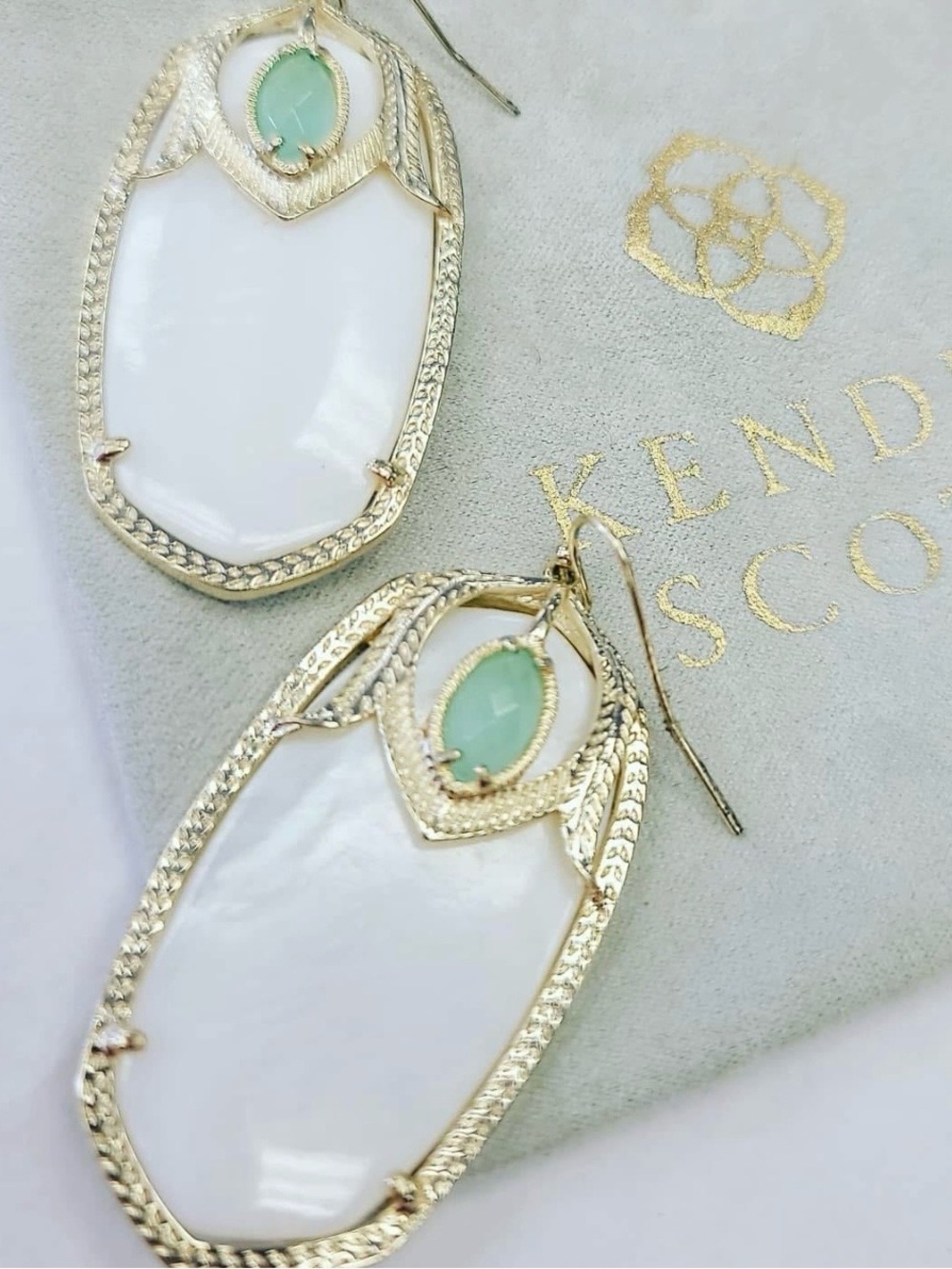 Rare Retired Kendra Scott DARBY Earrings- Palm With Mother Of Pearl - NWOT